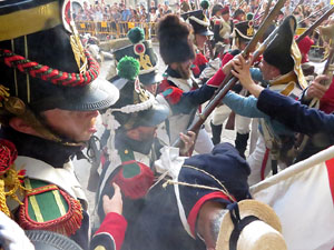XII Festa Reviu els Setges Napole&ograve;nics de Girona. Combats a la pla&ccedil;a dels Ap&ograve;stols