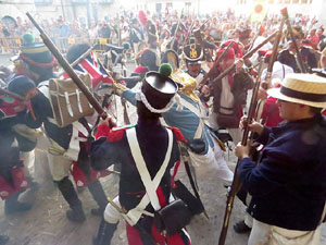 XII Festa Reviu els Setges Napole&ograve;nics de Girona. Combats a la pla&ccedil;a dels Ap&ograve;stols
