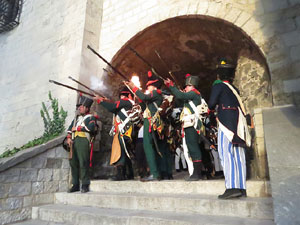 XII Festa Reviu els Setges Napole&ograve;nics de Girona. Combats a la pla&ccedil;a dels Ap&ograve;stols