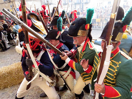 XII Festa Reviu els Setges Napole&ograve;nics de Girona. Combats a la pla&ccedil;a dels Ap&ograve;stols