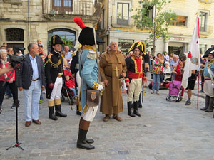 XII Festa Reviu els Setges Napole&ograve;nics de Girona. Lliurament de la bandera de la Croada Gironina