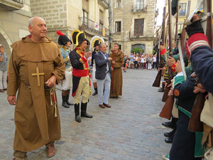 XII Festa Reviu els Setges Napole&ograve;nics de Girona. Lliurament de la bandera de la Croada Gironina