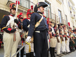 XII Festa Reviu els Setges Napole&ograve;nics de Girona. Lliurament de la bandera de la Croada Gironina