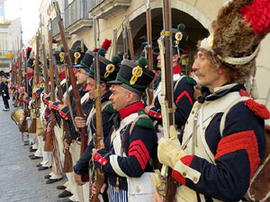 XII Festa Reviu els Setges Napole&ograve;nics de Girona. Lliurament de la bandera de la Croada Gironina