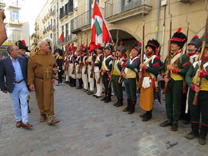 XII Festa Reviu els Setges Napole&ograve;nics de Girona. Lliurament de la bandera de la Croada Gironina
