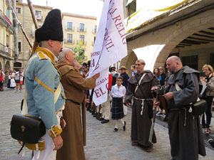 XII Festa Reviu els Setges Napole&ograve;nics de Girona. Lliurament de la bandera de la Croada Gironina