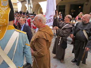 XII Festa Reviu els Setges Napole&ograve;nics de Girona. Lliurament de la bandera de la Croada Gironina
