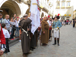 XII Festa Reviu els Setges Napole&ograve;nics de Girona. Lliurament de la bandera de la Croada Gironina