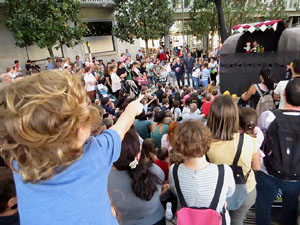 Festival Acocollona't 2019. Passejada i titelles de la Mula Baba