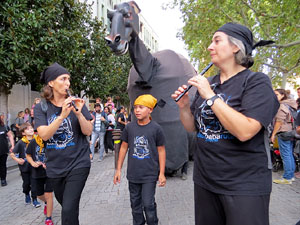 Festival Acocollona't 2019. Passejada i titelles de la Mula Baba