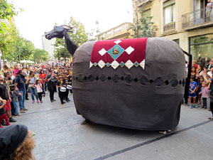 Festival Acocollona't 2019. Passejada i titelles de la Mula Baba
