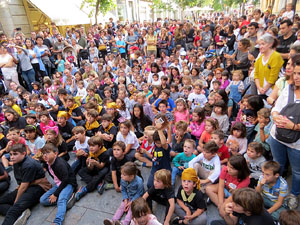 Festival Acocollona't 2019. Passejada i titelles de la Mula Baba