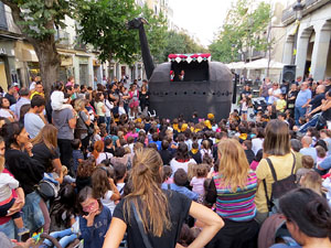 Festival Acocollona't 2019. Passejada i titelles de la Mula Baba