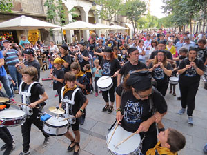 Festival Acocollona't 2019. Passejada i titelles de la Mula Baba
