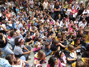 Festival Acocollona't 2019. Passejada i titelles de la Mula Baba