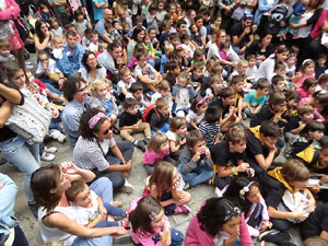 Festival Acocollona't 2019. Passejada i titelles de la Mula Baba