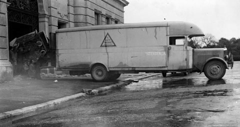 Trasllat de pintures rom&agrave;niques del Museu d'Art cap Olot. 1937