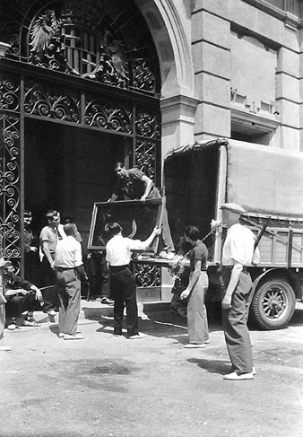 Entrada de peces incautades al Palau Nacional