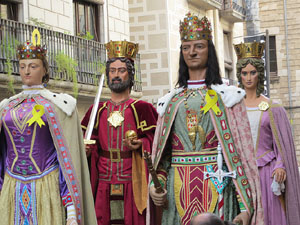 Assaig de Fal&middot;lera Girona amb els bastoners, m&uacute;sics i tota la far&agrave;ndula festiva