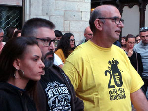 Assaig de Fal&middot;lera Girona amb els bastoners, m&uacute;sics i tota la far&agrave;ndula festiva