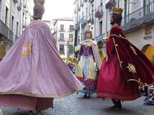 Assaig de Fal&middot;lera Girona amb els bastoners, m&uacute;sics i tota la far&agrave;ndula festiva