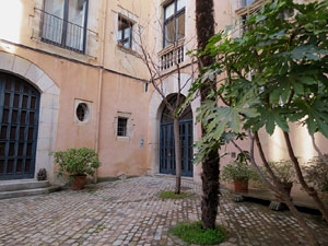 La Casa Agullana, antic palau dels segles XIV-XVI