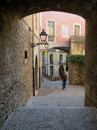 El primer pont que uneix les dues parts del casalot, la casa vella i la casa nova