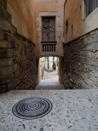 El primer pont que uneix les dues parts del casalot, la casa vella i la casa nova