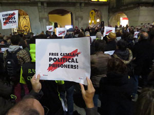 Concentraci&oacute; a la pla&ccedil;a del Vi per la independ&egrave;ncia i la llibertat dels presos pol&iacute;tics