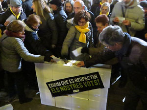 Concentraci&oacute; a la pla&ccedil;a del Vi per la independ&egrave;ncia i la llibertat dels presos pol&iacute;tics