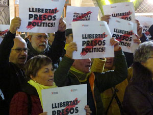 Concentraci&oacute; a la pla&ccedil;a del Vi per la independ&egrave;ncia i la llibertat dels presos pol&iacute;tics