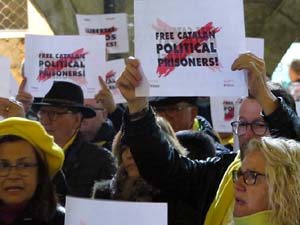 Concentraci&oacute; a la pla&ccedil;a del Vi per la independ&egrave;ncia i la llibertat dels presos pol&iacute;tics