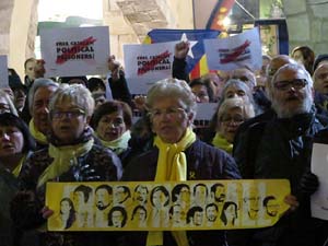 Concentraci&oacute; a la pla&ccedil;a del Vi per la independ&egrave;ncia i la llibertat dels presos pol&iacute;tics
