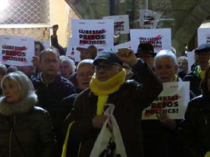 Concentraci&oacute; a la pla&ccedil;a del Vi per la independ&egrave;ncia i la llibertat dels presos pol&iacute;tics