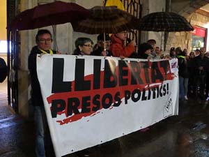 Concentraci&oacute; a la pla&ccedil;a del Vi per la independ&egrave;ncia i la llibertat dels presos pol&iacute;tics