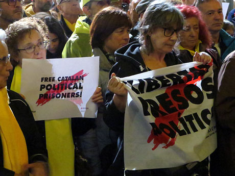 Concentraci&oacute; per la llibertat dels presos pol&iacute;tics a la pla&ccedil;a del Vi