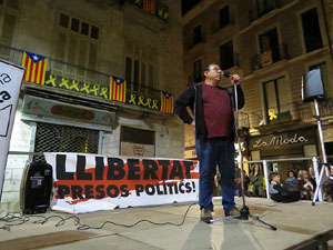 Concentraci&oacute; a la pla&ccedil;a del Vi per la independ&egrave;ncia i la llibertat dels presos pol&iacute;tics