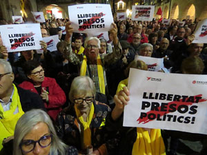 Concentraci&oacute; a la pla&ccedil;a del Vi per la independ&egrave;ncia i la llibertat dels presos pol&iacute;tics