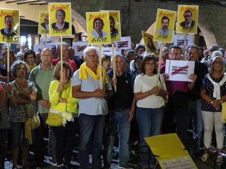 Concentraci&oacute; per la llibertat dels presos pol&iacute;tics a la pla&ccedil;a del Vi