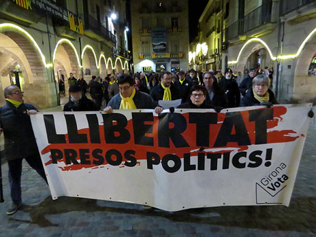 Concentraci&oacute; per la llibertat dels presos pol&iacute;tics a la pla&ccedil;a del Vi