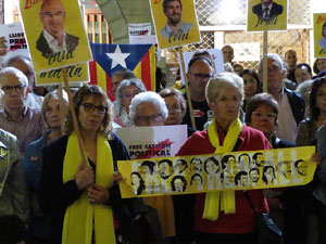 Concentraci&oacute; a la pla&ccedil;a del Vi per la independ&egrave;ncia i la llibertat dels presos pol&iacute;tics