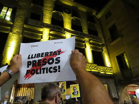Concentraci&oacute; per la llibertat dels presos pol&iacute;tics a la pla&ccedil;a del Vi