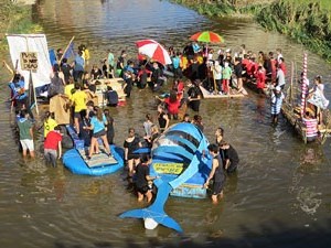Fires 2019. 8a. Baixada d'Andr&ograve;mines pel riu Onyar del segle XXI