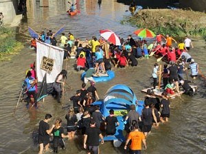 Fires 2019. 8a. Baixada d'Andr&ograve;mines pel riu Onyar del segle XXI