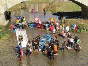 Fires 2019. 8a. Baixada d'Andr&ograve;mines pel riu Onyar del segle XXI