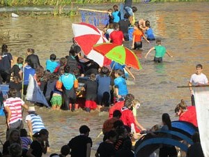 Fires 2019. 8a. Baixada d'Andr&ograve;mines pel riu Onyar del segle XXI