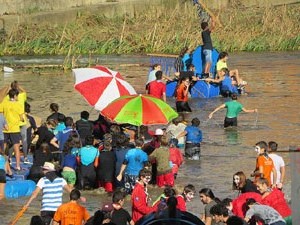 Fires 2019. 8a. Baixada d'Andr&ograve;mines pel riu Onyar del segle XXI