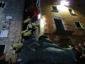 Fires 2019. La Drakofarra, descens del Beatusaure i del petit Drac Major per les escales de la Catedral de Girona