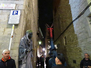 Fires 2019. La Drakofarra, descens del Beatusaure i del petit Drac Major per les escales de la Catedral de Girona
