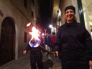 Fires 2019. La Drakofarra, descens del Beatusaure i del petit Drac Major per les escales de la Catedral de Girona